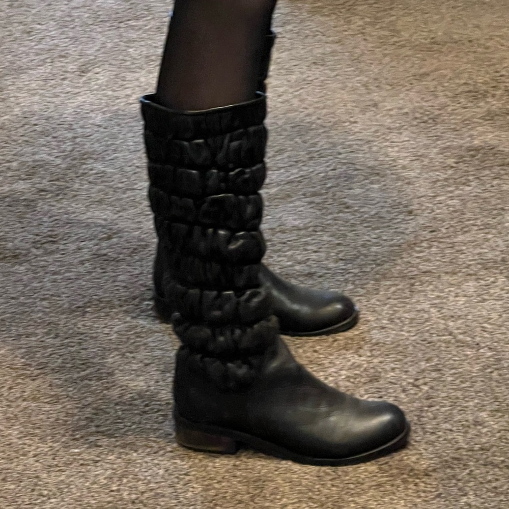 EUC Figura Textured Black Boots